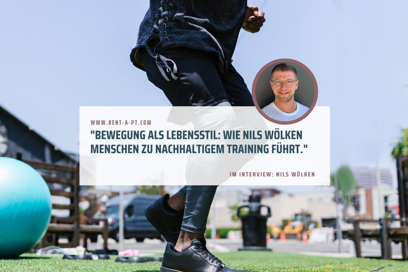Personal Trainer Nils Wölken motiviert Kunden während einer intensiven Trainingseinheit.